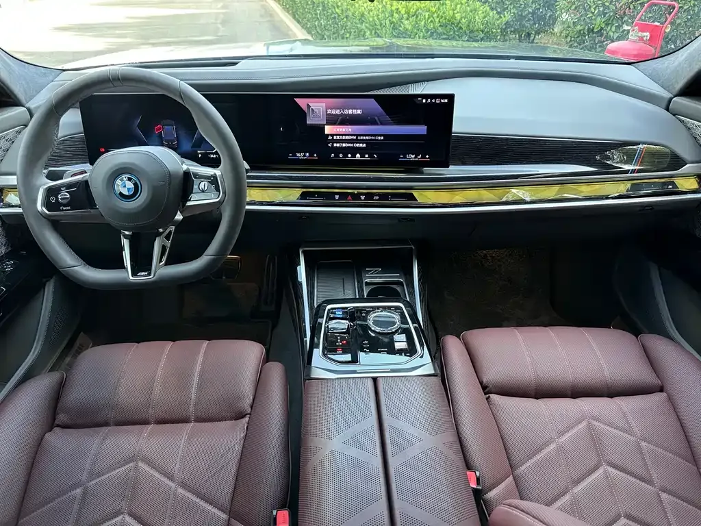BMW i7 — фото 4