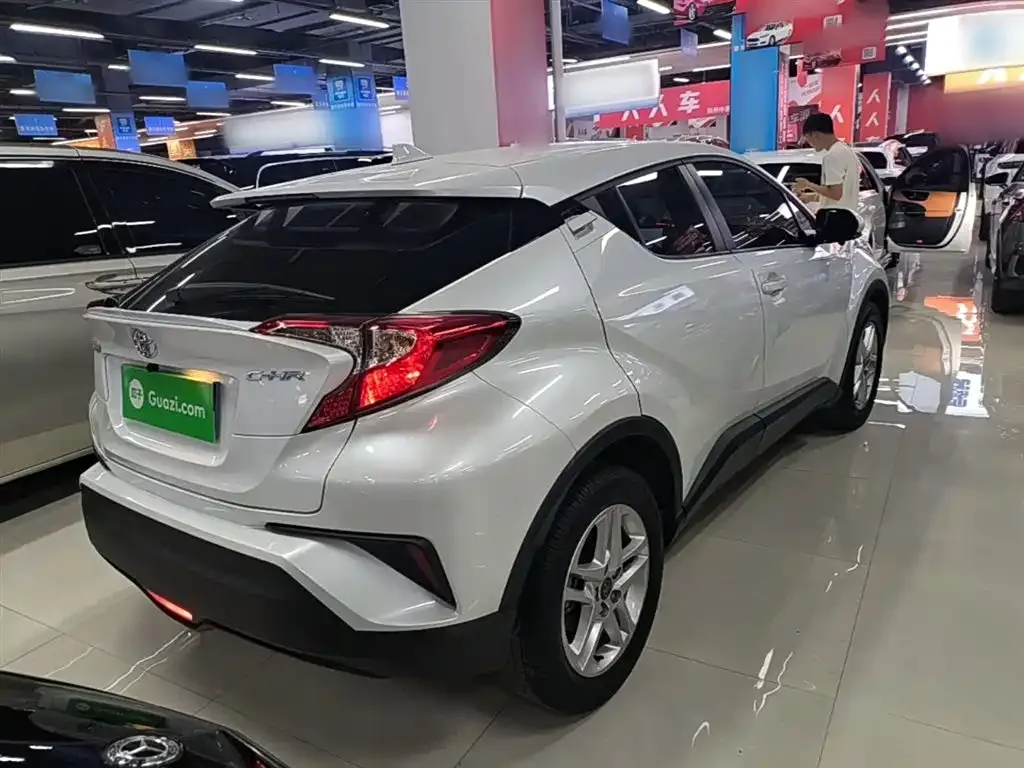 Toyota C-HR — фото 6