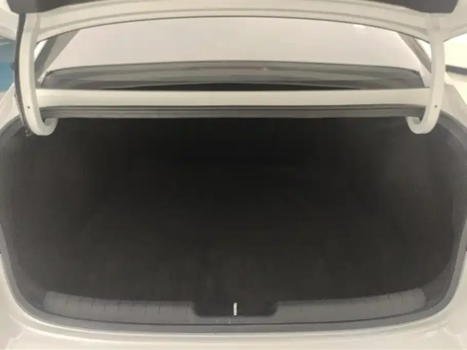 Hyundai Elantra — фото 2