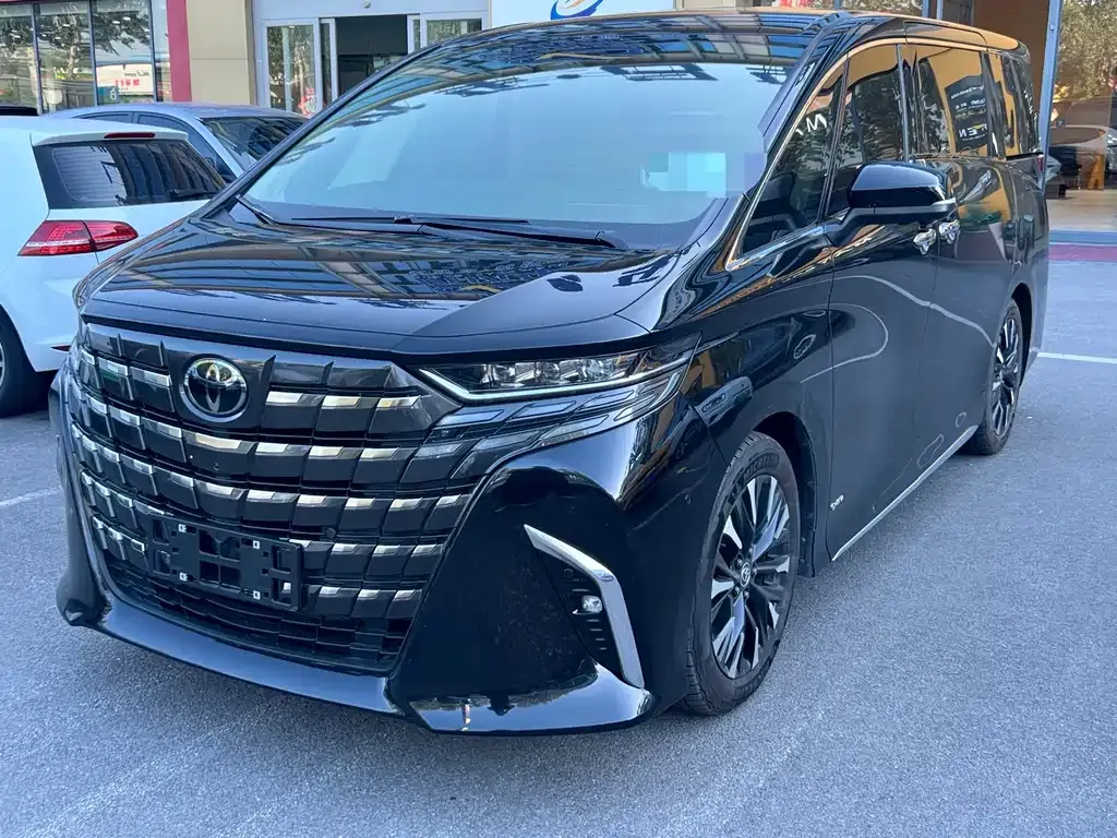 Toyota Alphard — фото 1