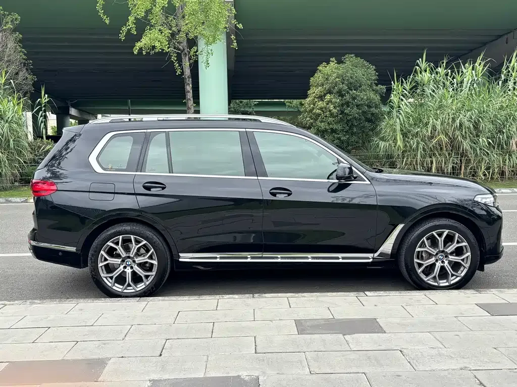 BMW X7 — фото 9