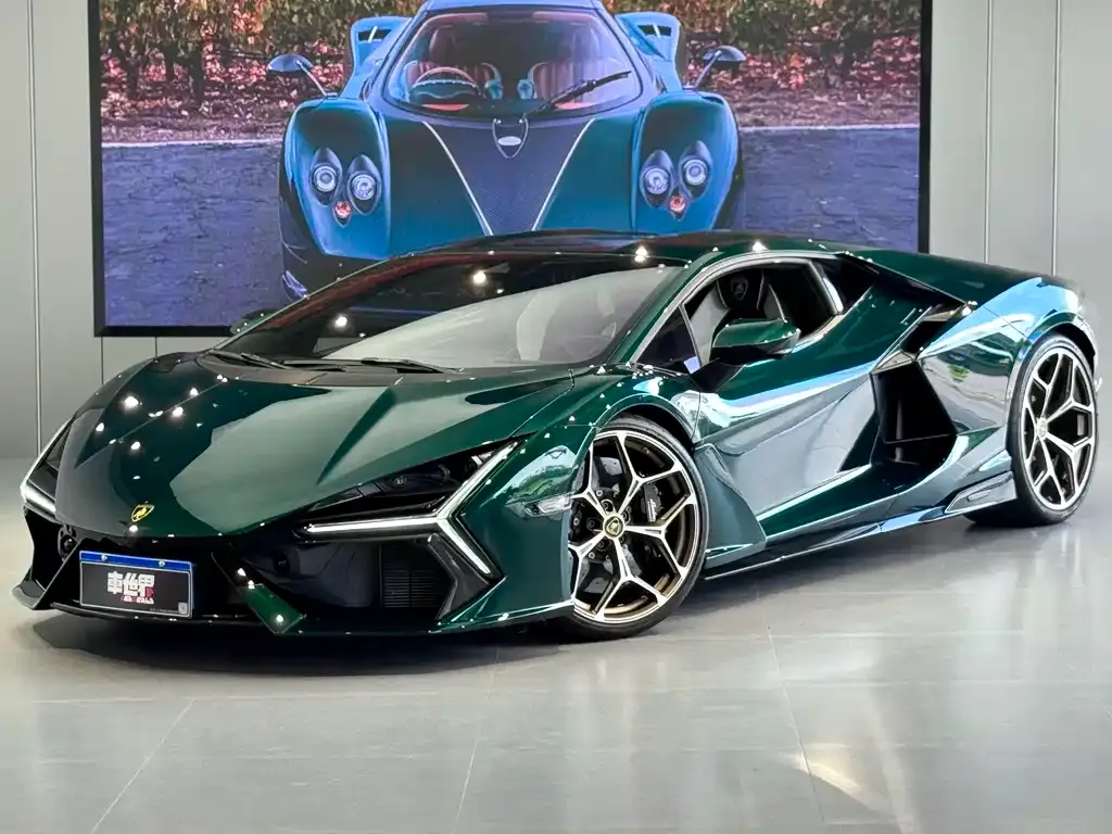 Lamborghini Revuelto — фото 8
