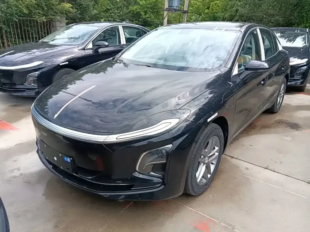 Hongqi E-QM5 — фото 1