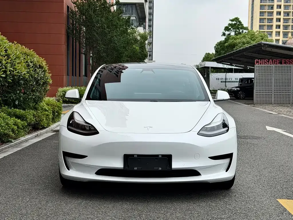 Tesla Model 3 — фото 10