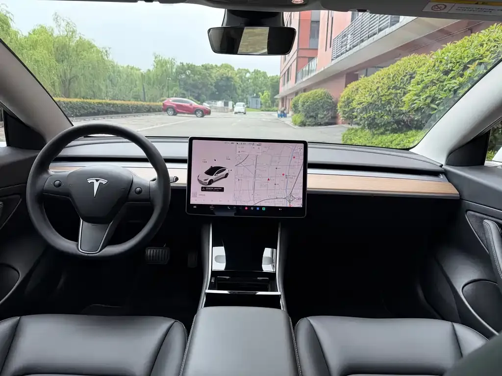 Tesla Model 3 — фото 5