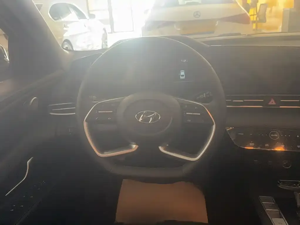 Hyundai Elantra — фото 3