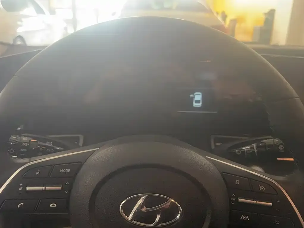 Hyundai Elantra — фото 2
