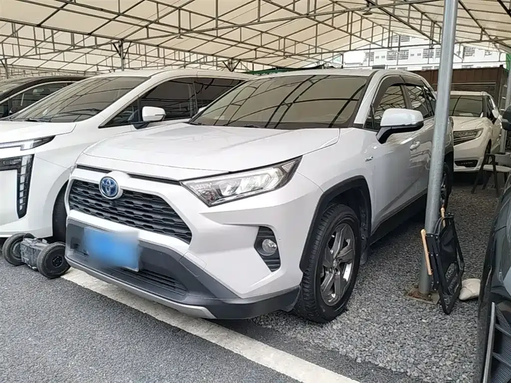 Toyota RAV4 — фото 1