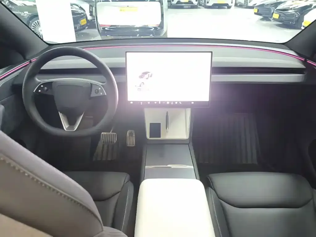 Tesla Model Y L — фото 10