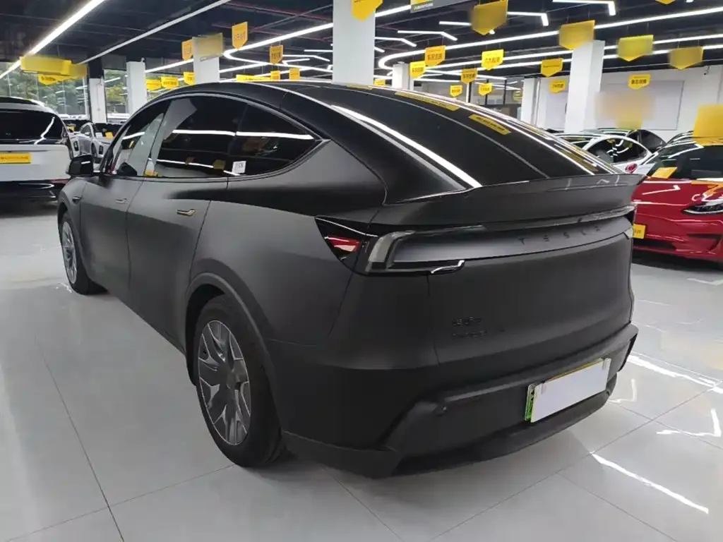 Tesla Model Y L — фото 8