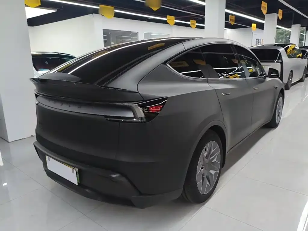 Tesla Model Y L — фото 7