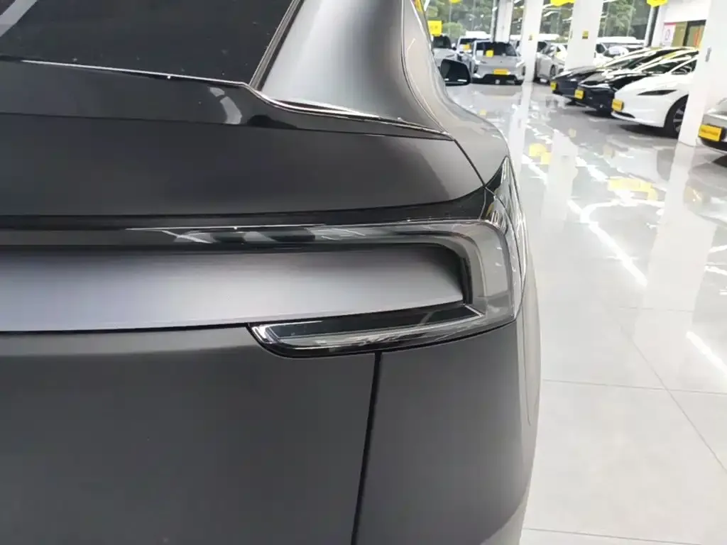 Tesla Model Y L — фото 4