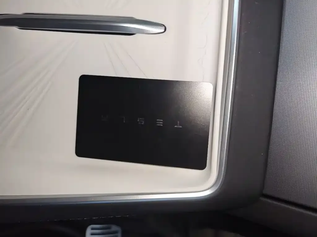 Tesla Model Y L — фото 6