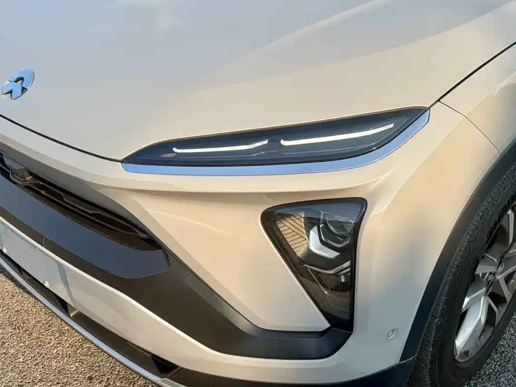 NIO EC6 — фото 10