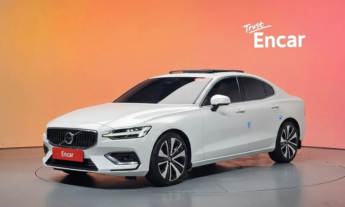 Volvo S60 — фото 1
