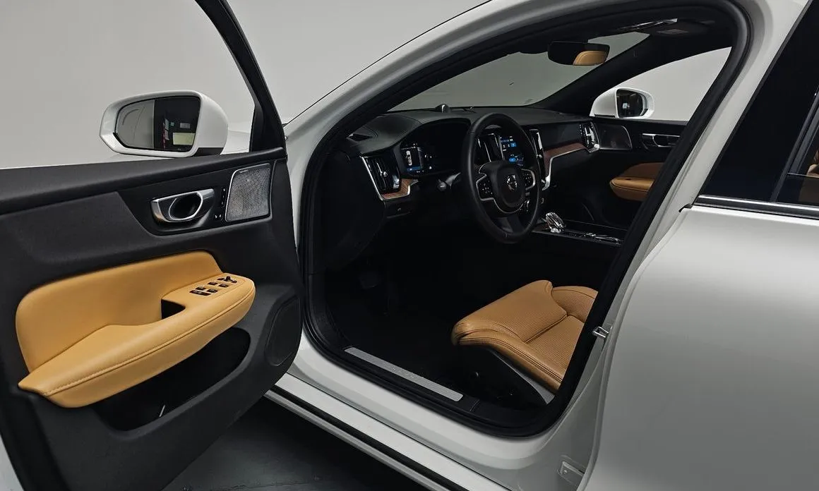 Volvo S60 — фото 10