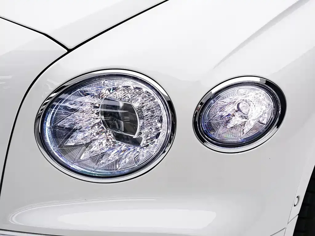 Bentley Flying Spur PHEV — фото 9