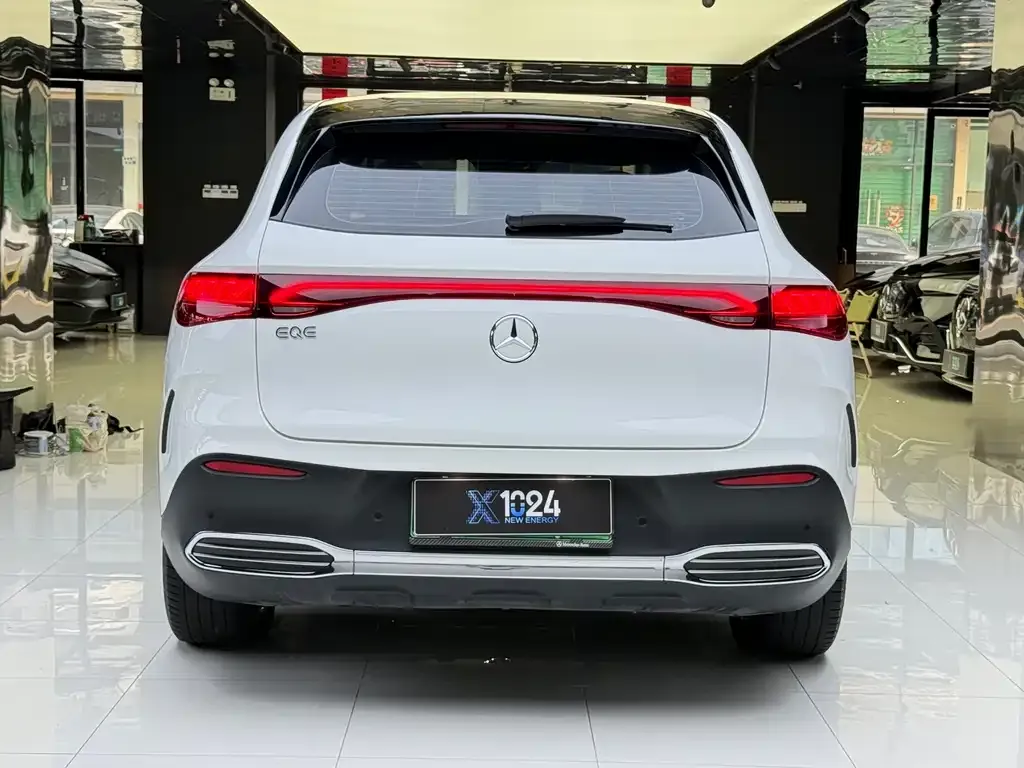 Mercedes-Benz EQE SUV — фото 5