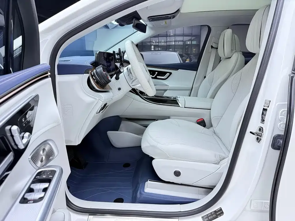 Mercedes-Benz EQE SUV — фото 4