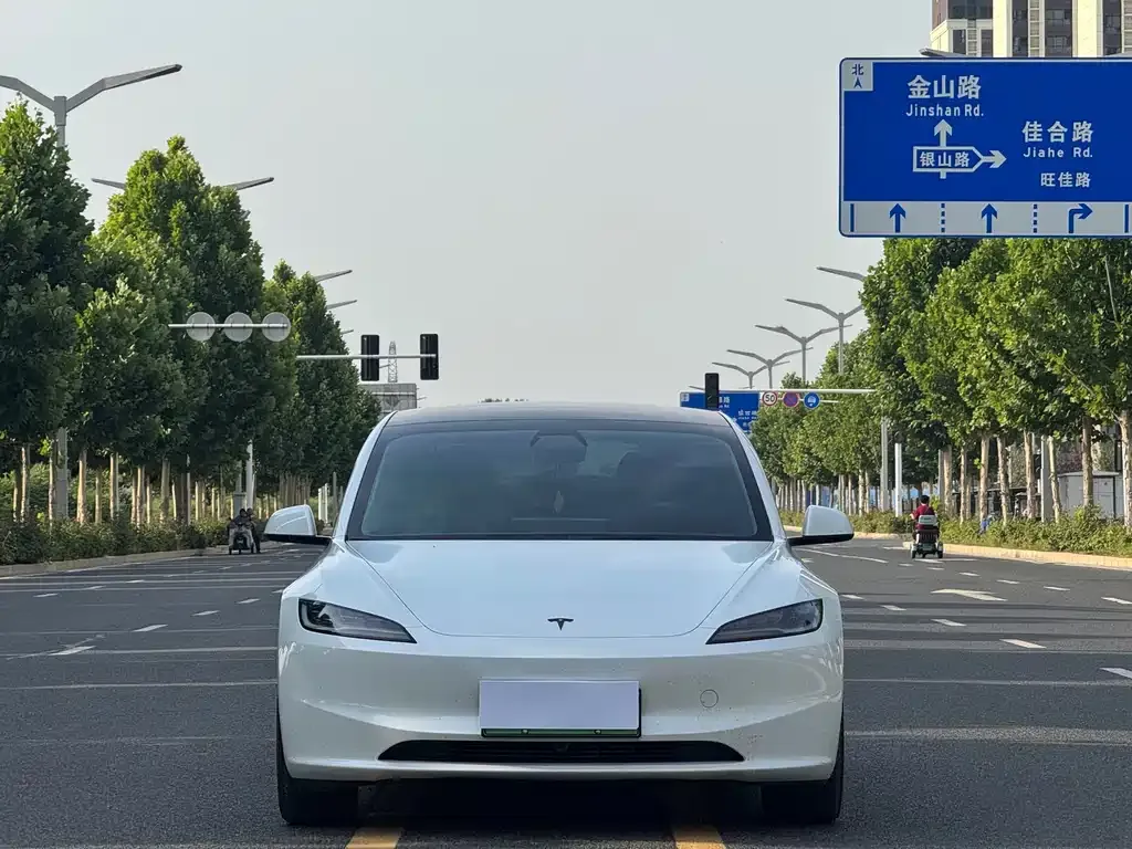Tesla Model 3 — фото 5