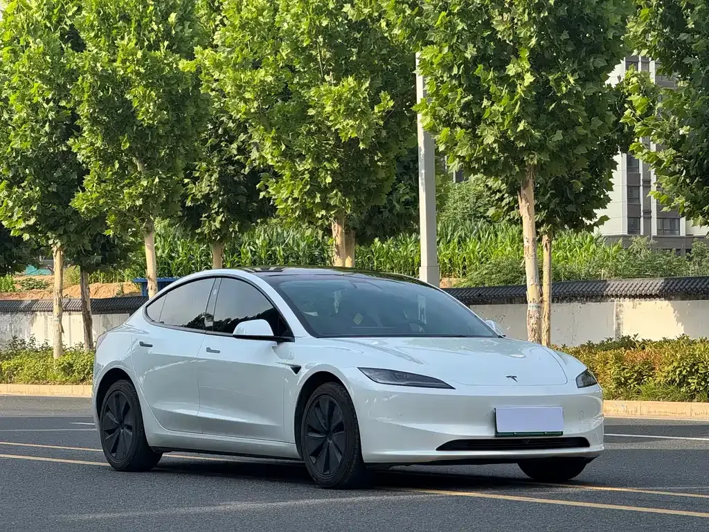 Tesla Model 3 — фото 8