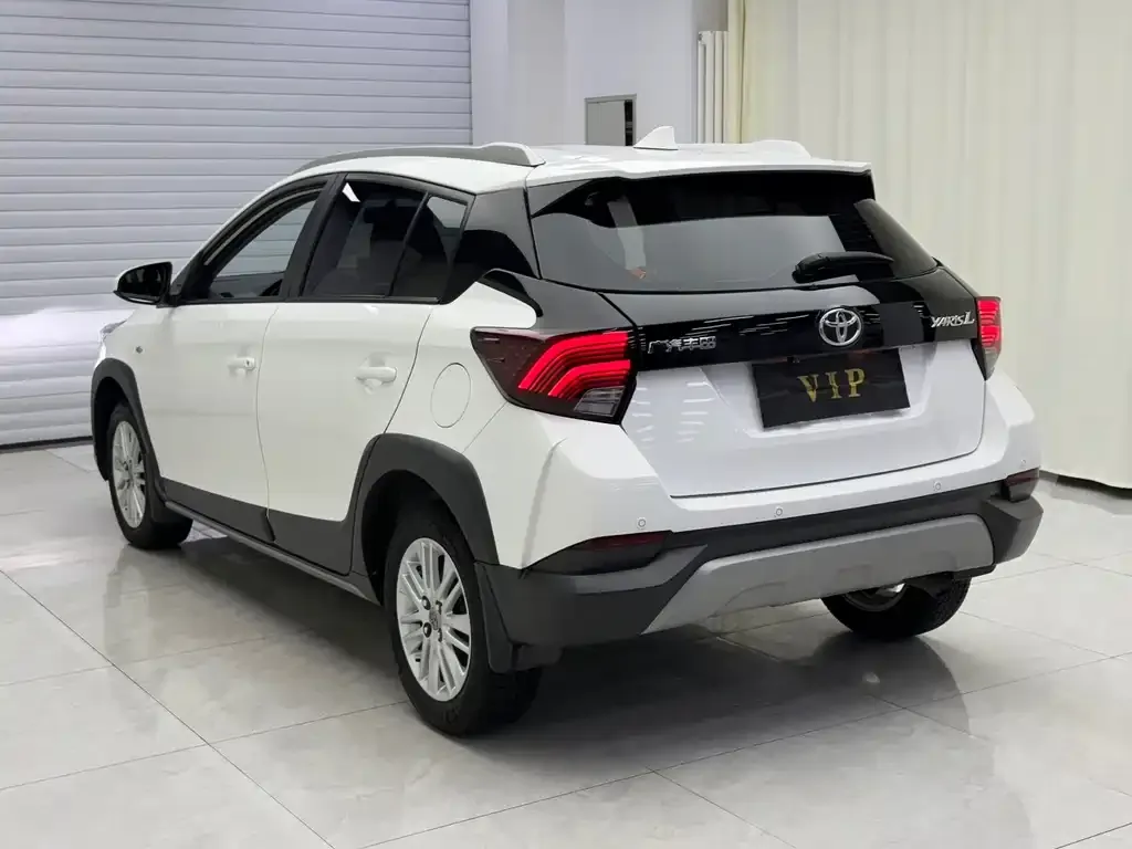 Toyota Yaris L — фото 8