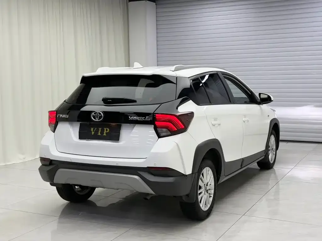 Toyota Yaris L — фото 9