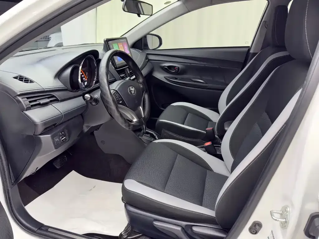 Toyota Yaris L — фото 6