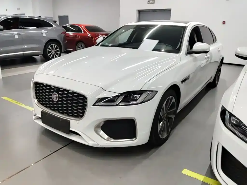 Jaguar XFL — фото 1