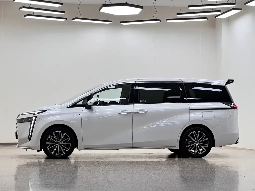 GAC Motor Trumpchi E8 PHEV — фото 3