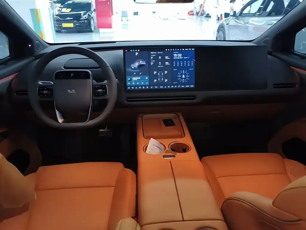 Li Auto i8 — фото 3