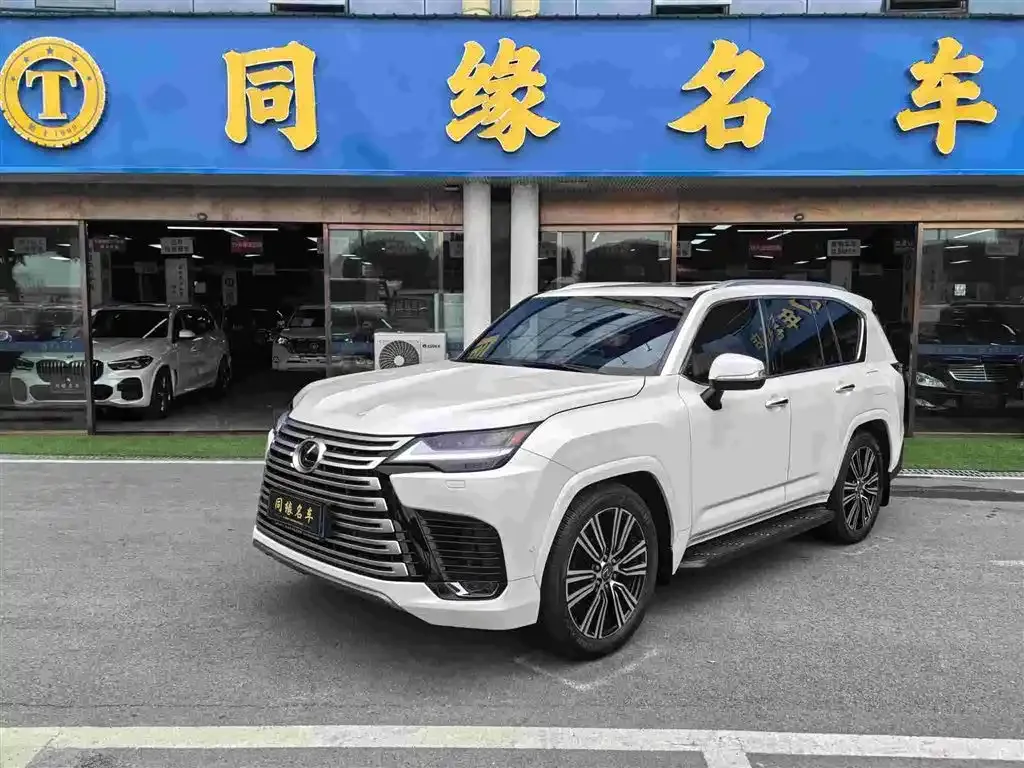 Lexus LX — фото 1