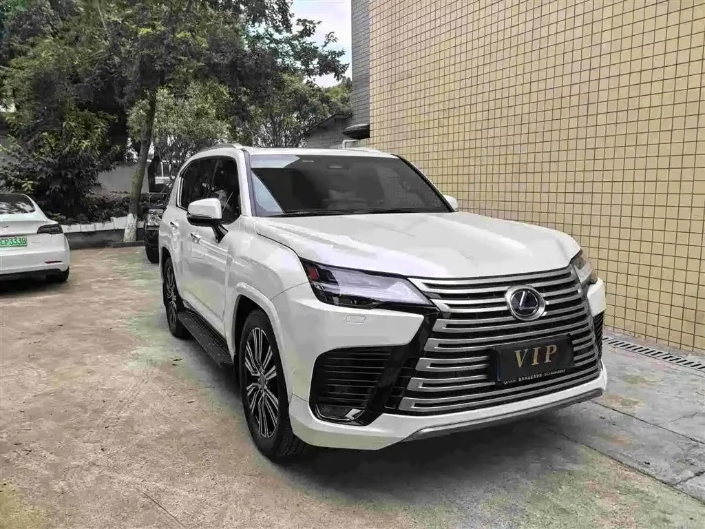 Lexus LX — фото 10