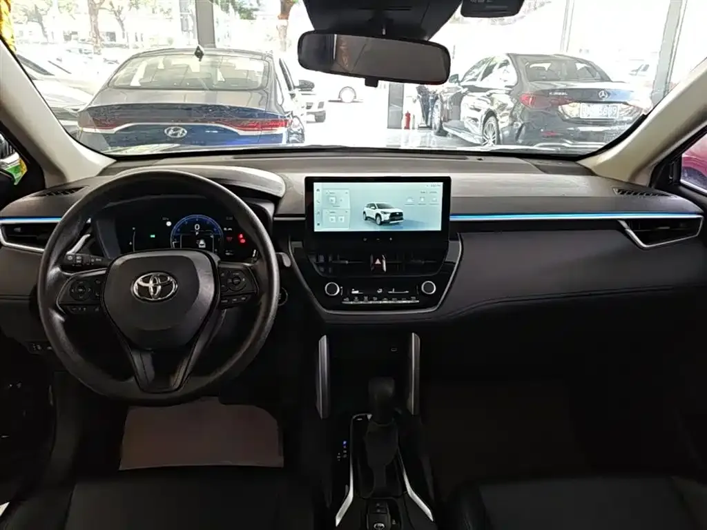 Toyota Corolla Cross — фото 8