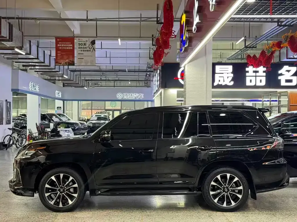 Lexus LX — фото 10
