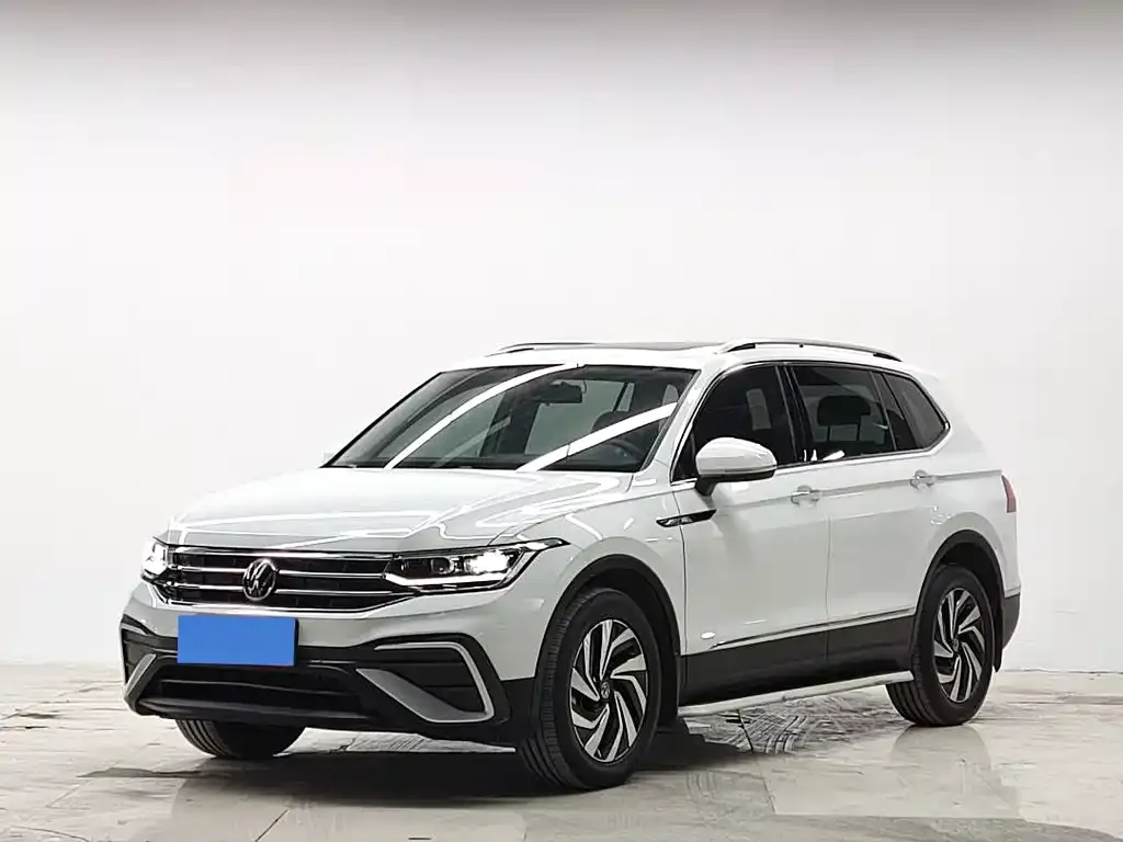 Volkswagen Tiguan L — фото 10