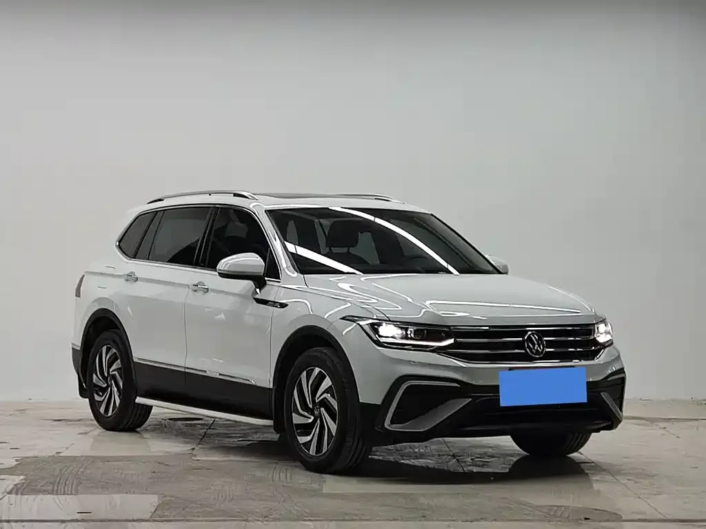 Volkswagen Tiguan L — фото 2