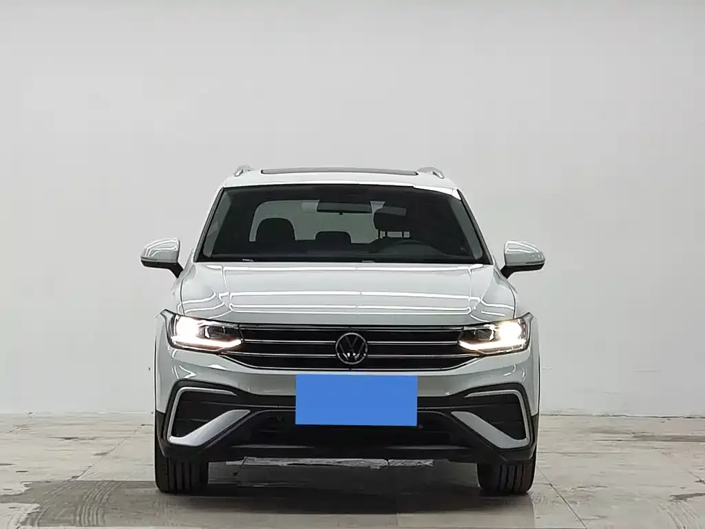 Volkswagen Tiguan L — фото 7