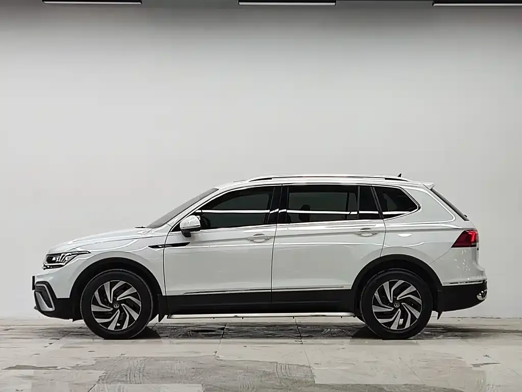 Volkswagen Tiguan L — фото 6