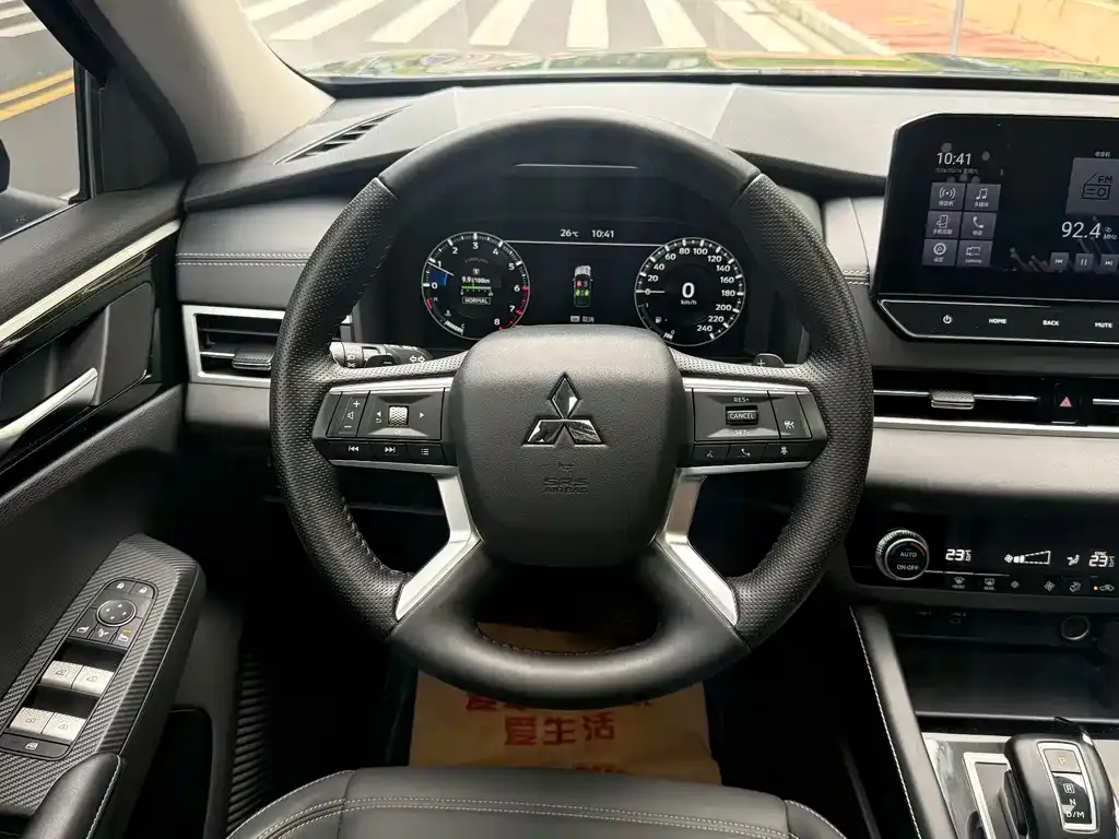 Mitsubishi Outlander — фото 6