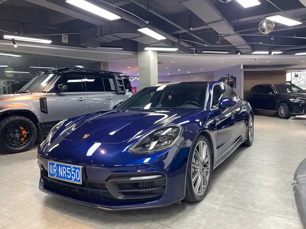 Porsche Panamera — фото 1