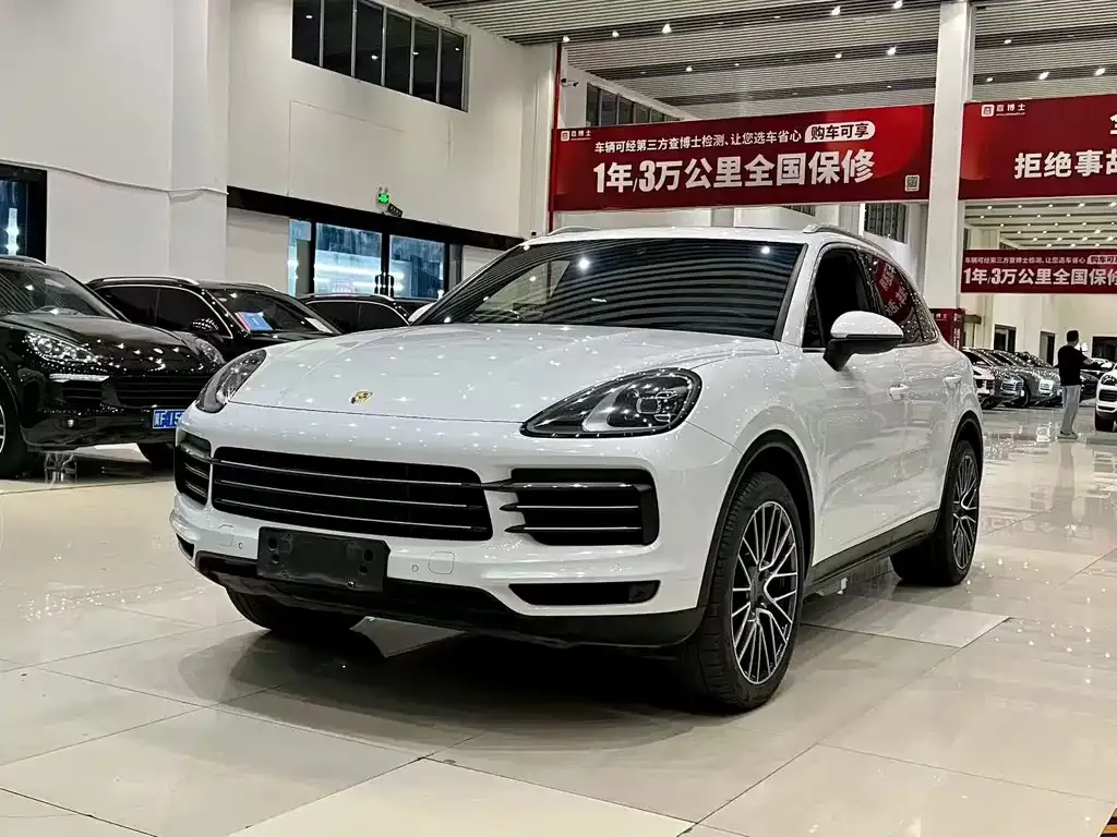Porsche Cayenne — фото 1