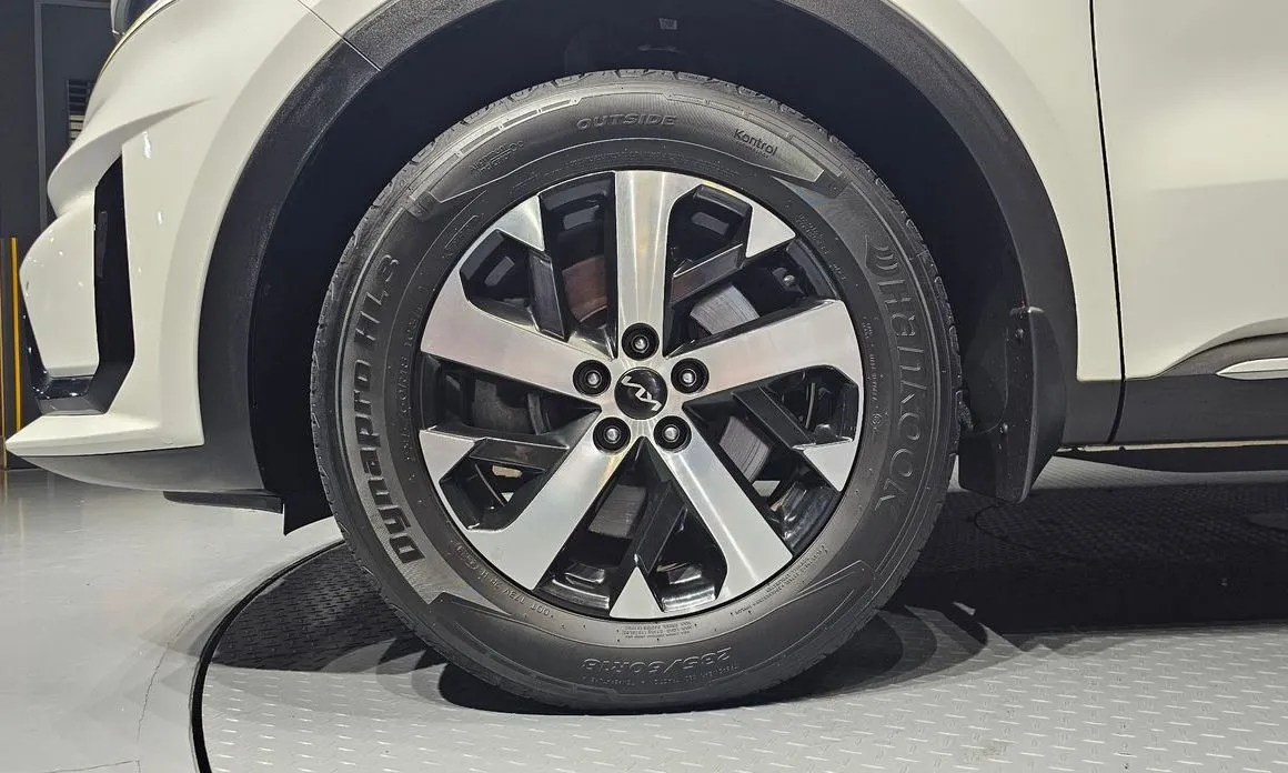 Kia Sorento — фото 8