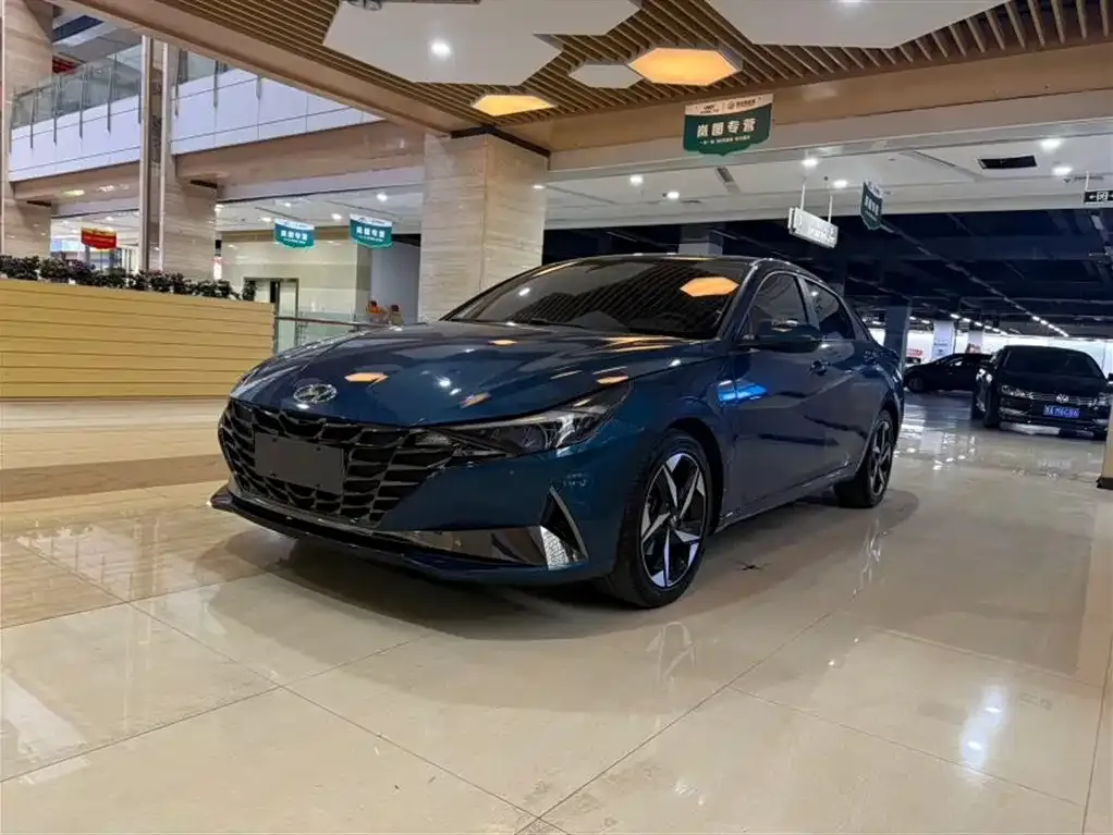 Hyundai Elantra — фото 1