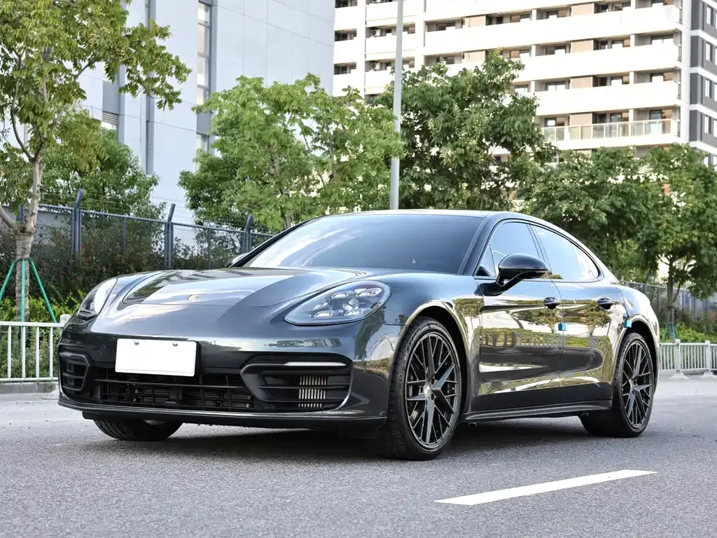 Porsche Panamera — фото 1