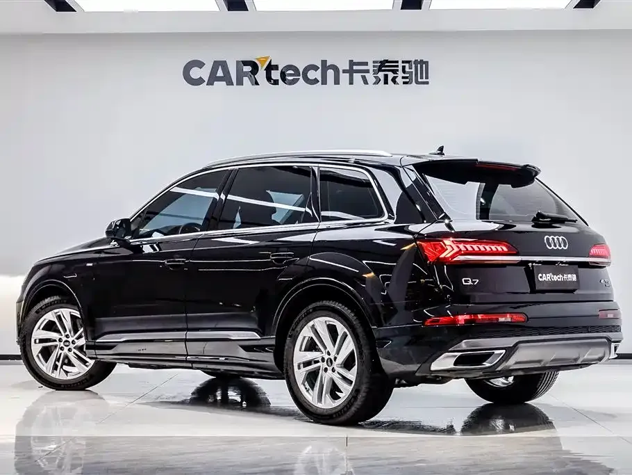 Audi Q7 — фото 7