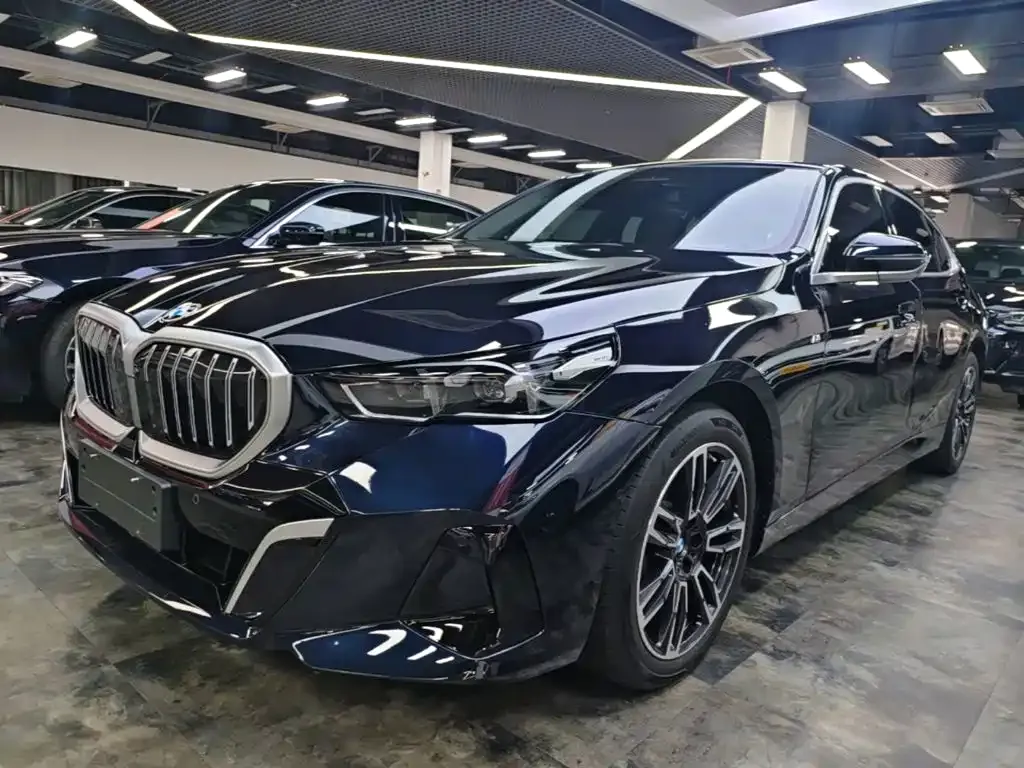 BMW 5 Series — фото 1