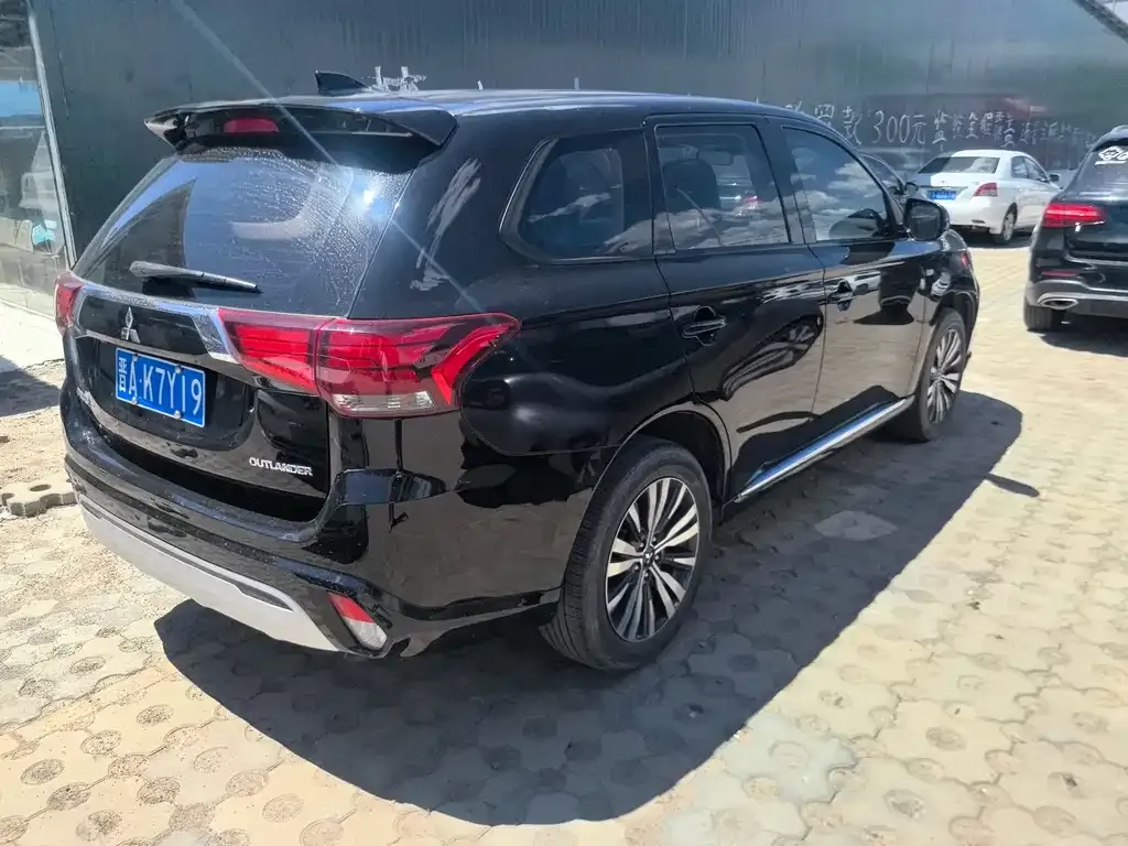 Mitsubishi Outlander — фото 4