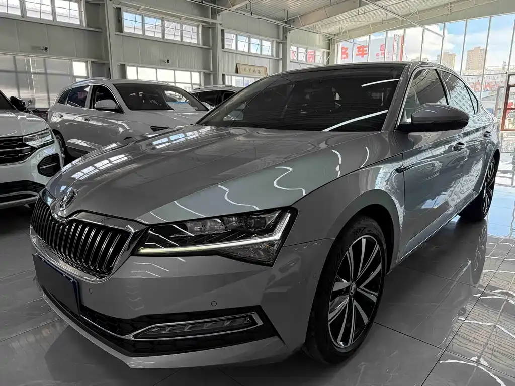 Skoda Superb — фото 1