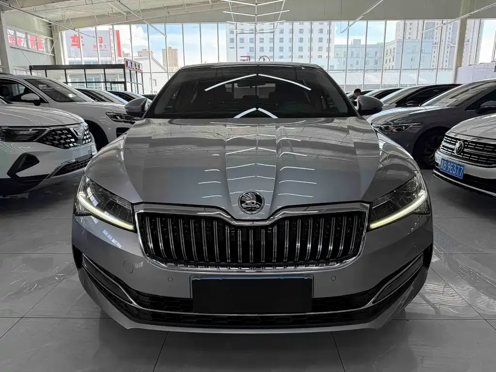 Skoda Superb — фото 8